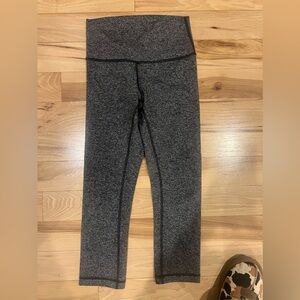 Lululemon Wunder Under cropped leggings. Size 4. Black specks!